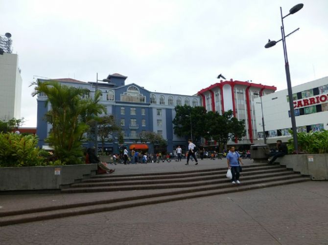 Historico Hotel Costa Rica visto desde la Plaza de la Cultura