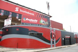 en las afueras del estadio de La Liga, Alajuela&nbsp;-&nbsp;Alajuela, Alajuela