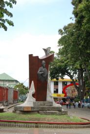Estatua a la par de la Catedral en Alajuela&nbsp;-&nbsp;Alajuela, Alajuela