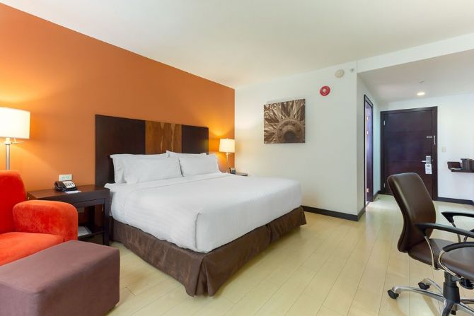 Habitaciones increibles en Holiday Inn Express San Jose Forum