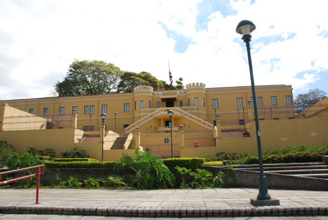 hermoso Museo Nacional en San Jose