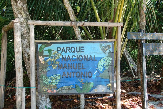 Letrero Parque Nacional Manuel Antonio