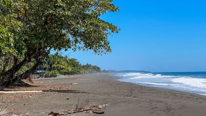 Playa Hermosa cerca de Jacó