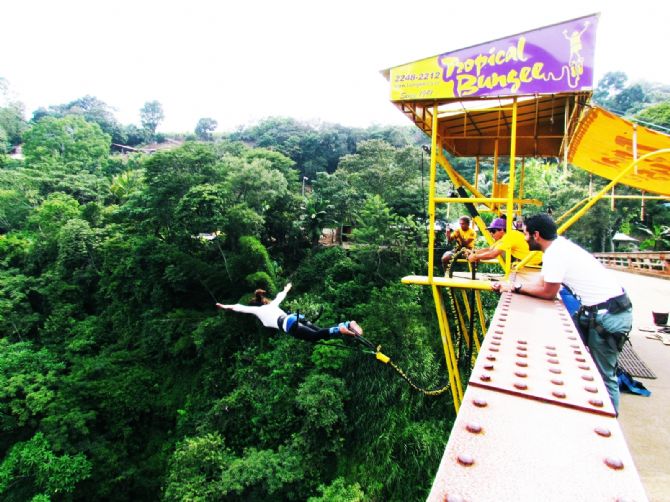 Primer paso en el Tropical Bungee