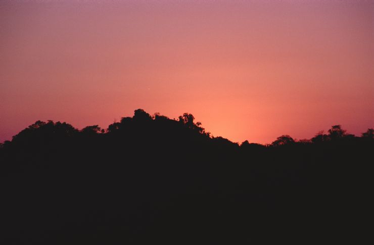 Rojo atardecer en Manuel Antonio a solo minutos de Portalon