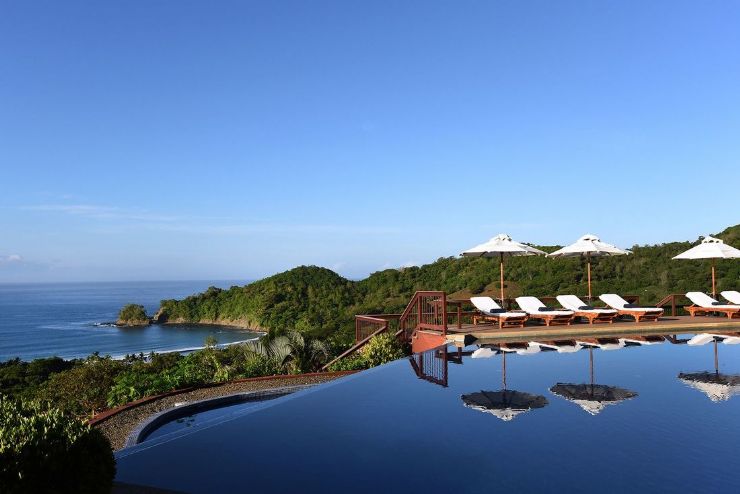 Piscina del Hotel Punta Islita con vista al Océano Pacífico