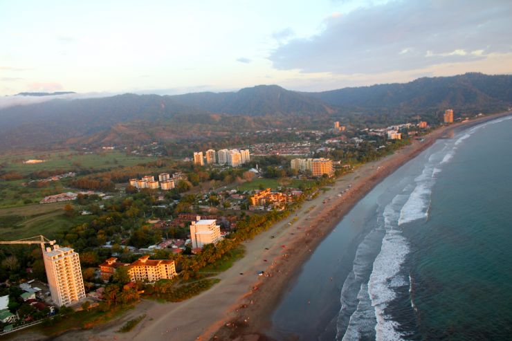 ¿Qué país no visitarías nunca? - Página 3 Full-jaco-beach-from-high