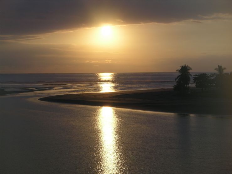 Puesta de sol en Playa Caletas