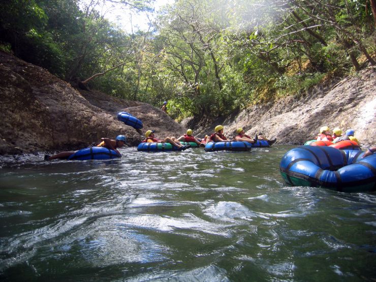 Tubing en Hacienda Guachipelin