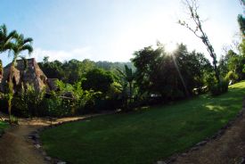 Vista de Rafiki Safari Lodge junto al Río Savegre