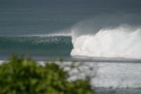 Surfe en las olas de Playa Negra Guanacaste
