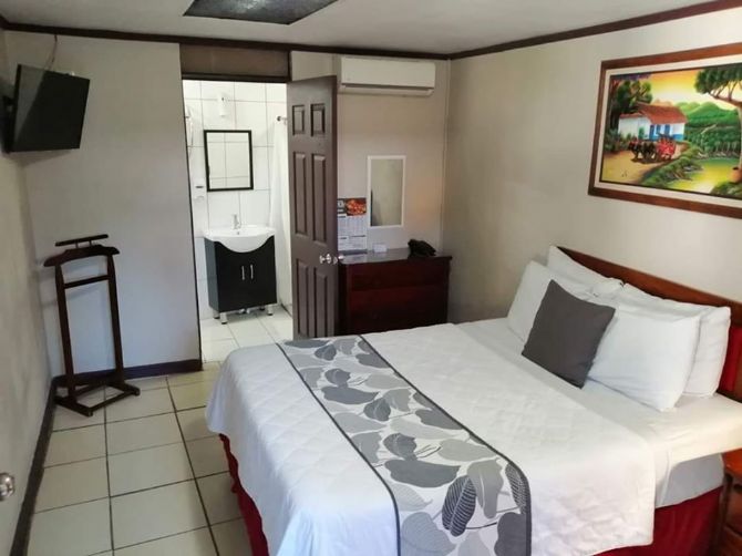 Habitaciones familiares en Berlor Airport Inn