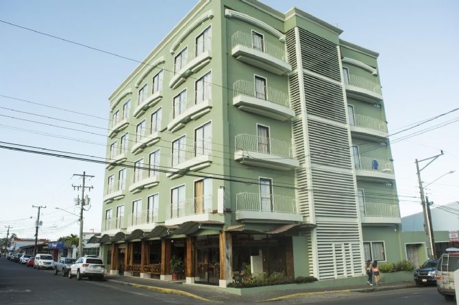 Hotel La Fortuna ubicado en el pueblo