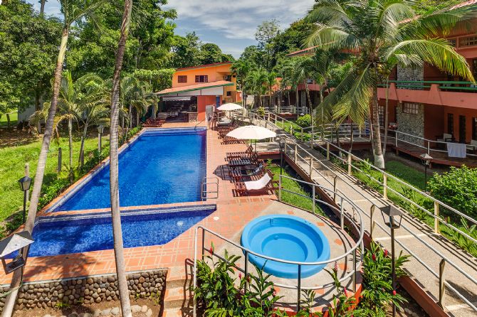 Piscina familiar en Hotel Playa Bejuco