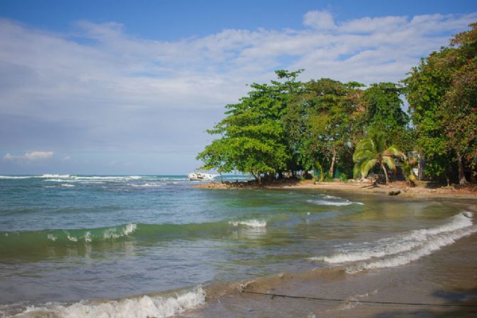 Hermosa playa al lado de Villas del Caribe