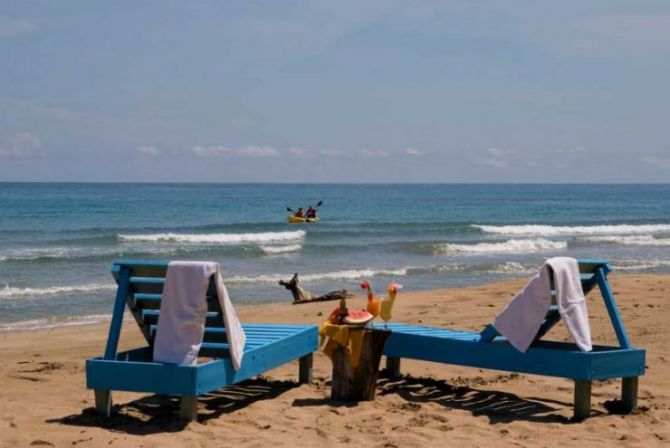 Sillas para descansar en la playa