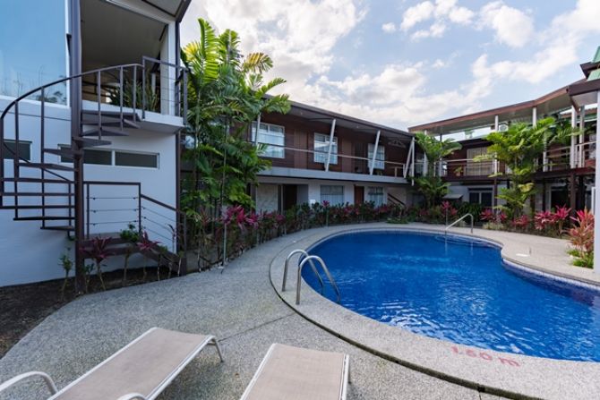 Piscina perfecta en Hotel Arenal Rabfer