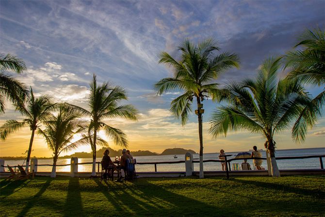 Atardecer en el Bahía del Sol Beach Front Boutique Hotel