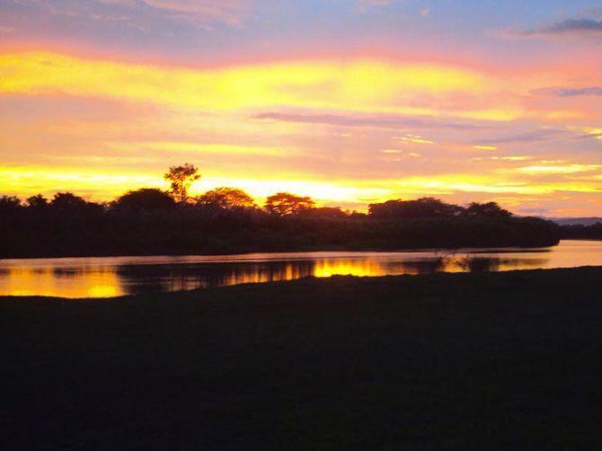 Atardecer en el estuario junto a Clandestino Beach Resort.