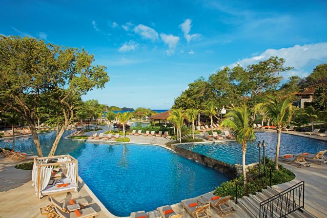 Piscina panoramica en Dreams Las Mareas Costa Rica