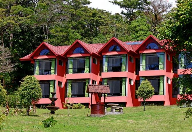 Edificio de habitaciones del Hotel Fonda Vela