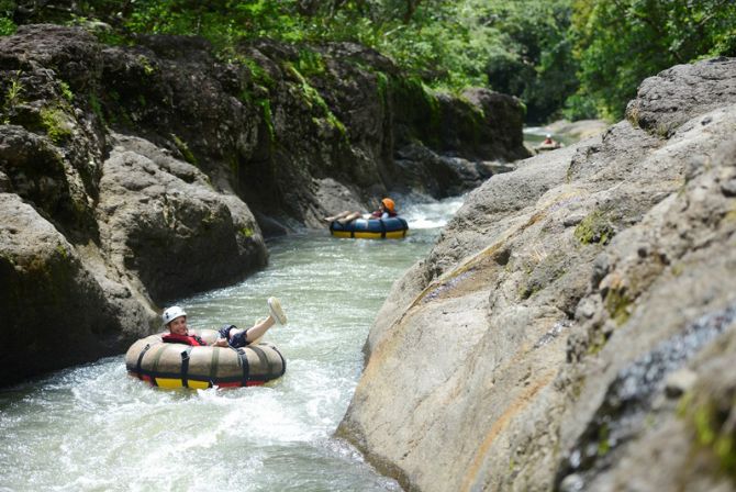 Tubería de agua blanca en el Hotel Hacienda Guachipelín