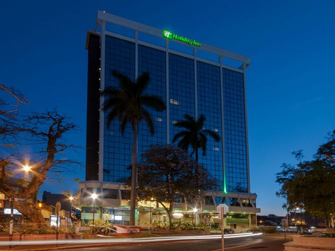 Vista frontal del Holiday Inn San Jose - Aurola