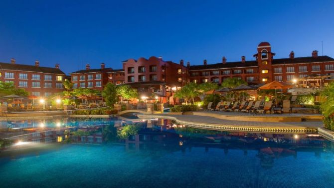Piscina de noche en Los Suenos Marriott Ocean & Golf Resort