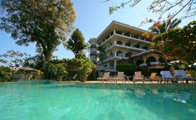 Vista del Hotel La Mariposa desde la piscina