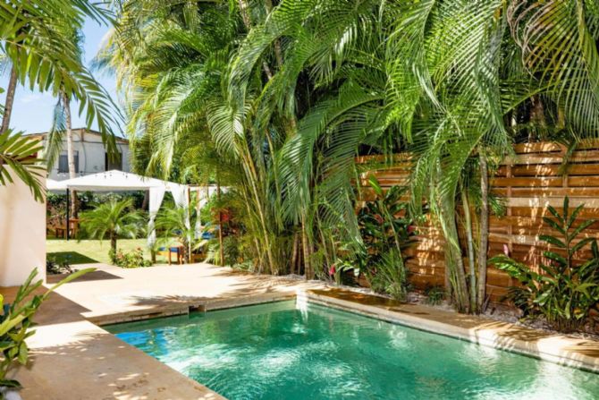 Piscina al aire libre en Café Playa Negra Hotel