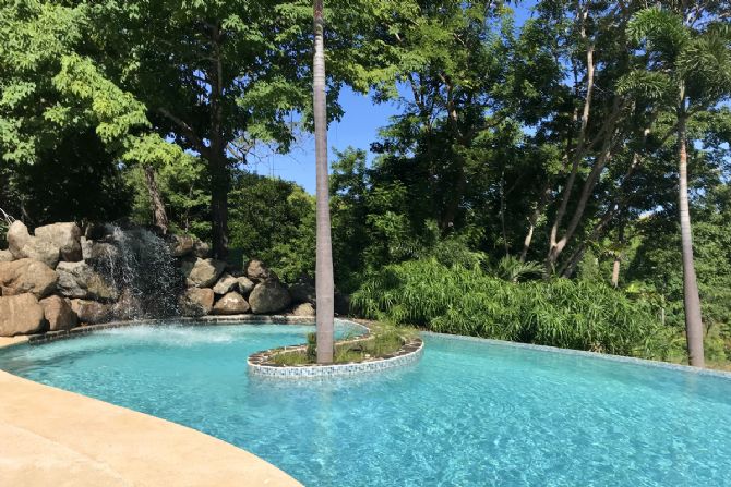 Piscina al aire libre en Mikado Natural Lodge