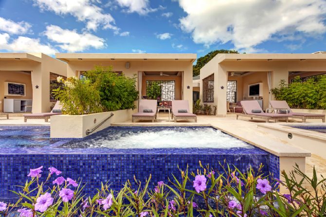 Balcones de cabañas en Planet Hollywood Beach Resort