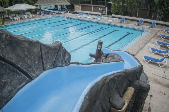 Tobogán de la piscina del hotel