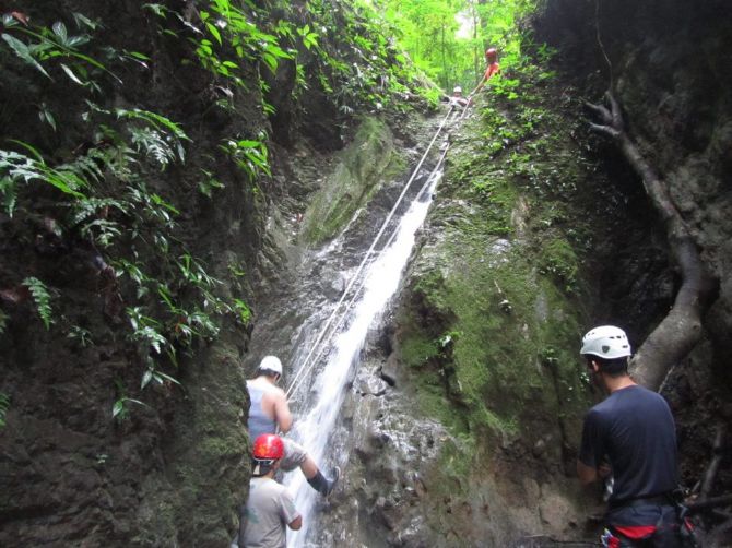 Cascada de rapel en Lapa Rios Lodge