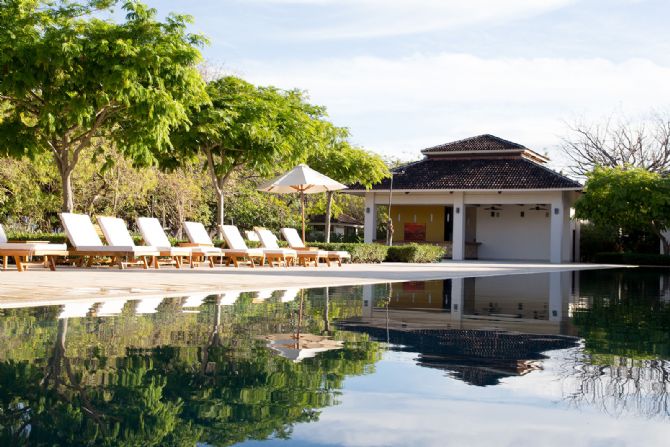 Piscina en Reserva Conchal Beach Resort, Golf & Spa