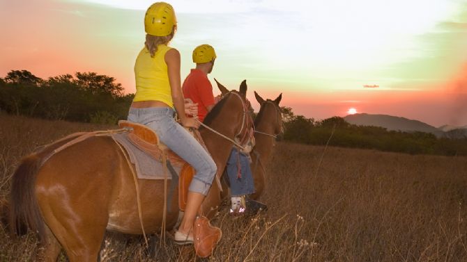 Paseo a caballo en Rincón de la Vieja con Adventure Tours