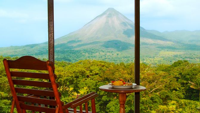 Sorprendente vista del Volcan Arenal desde la habitacion en Arenal Lodge