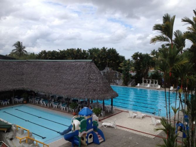 Piscina y rancho del Hotel Suerre