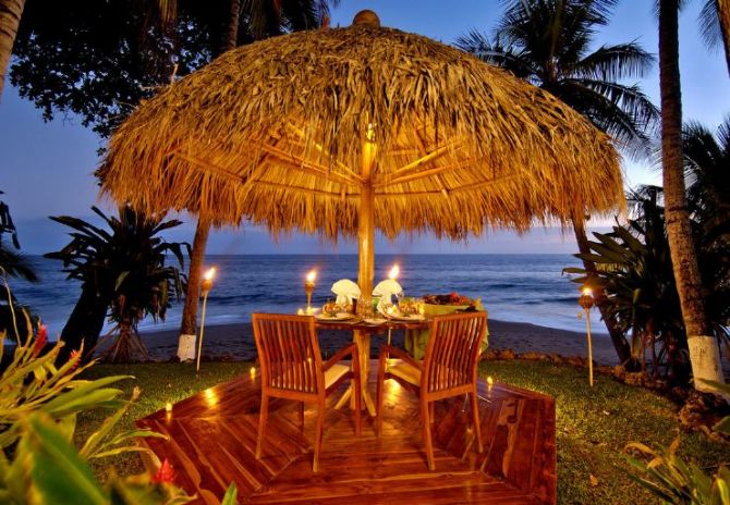 Cena romántica en la playa en Tango Mar Beachfront Boutique Hotel & Villas