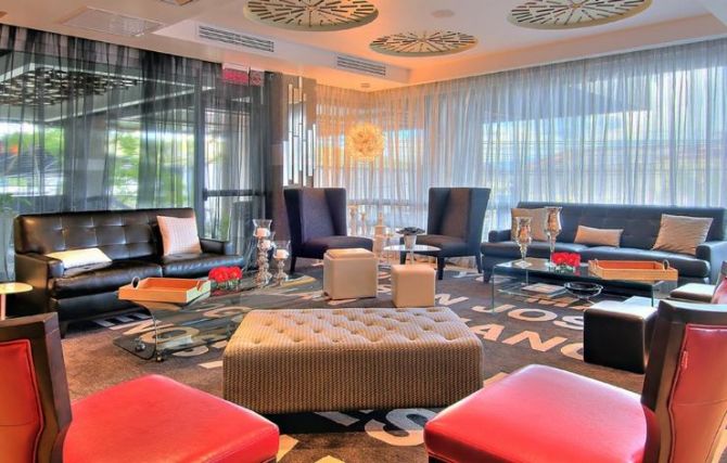 Area de lounge en Tryp by Wyndham San Jose Sabana