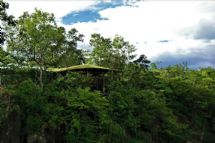 Cañon de la Vieja Lodge overlooking a canyon